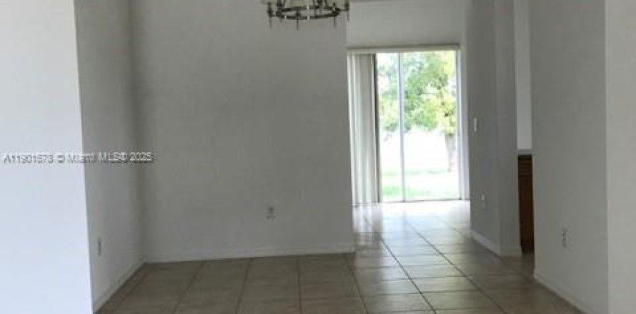 House in Homestead, Florida 3 bedrooms, 142.51 sq.m. № 1953219