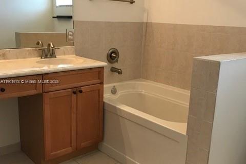 House in Homestead, Florida 3 bedrooms, 142.51 sq.m. № 1953219 - photo 3