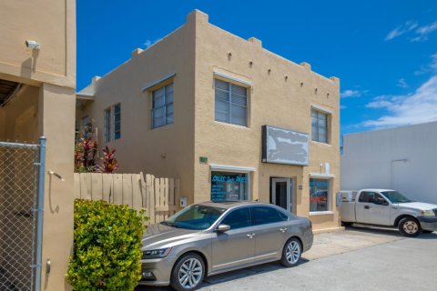 Commercial property in Lake Worth, Florida № 512053 - photo 1
