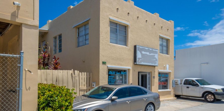 Commercial property in Lake Worth, Florida № 512053