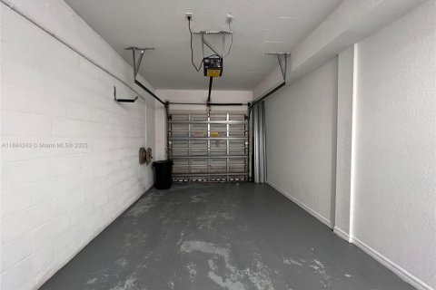 Condominio en venta en Miramar, Florida, 1 dormitorio, 78.97 m2 № 1946165 - foto 10