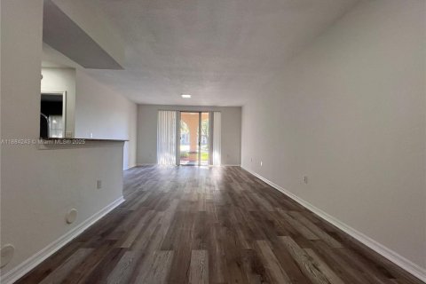 Condominio en venta en Miramar, Florida, 1 dormitorio, 78.97 m2 № 1946165 - foto 4