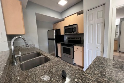 Condominio en venta en Miramar, Florida, 1 dormitorio, 78.97 m2 № 1946165 - foto 1