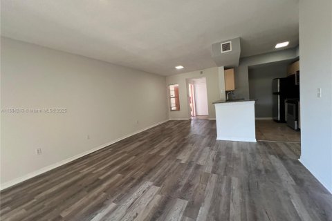 Condominio en venta en Miramar, Florida, 1 dormitorio, 78.97 m2 № 1946165 - foto 3