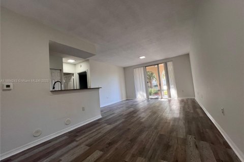 Condominio en venta en Miramar, Florida, 1 dormitorio, 78.97 m2 № 1946165 - foto 5