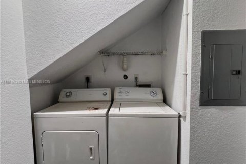 Condominio en venta en Miramar, Florida, 1 dormitorio, 78.97 m2 № 1946165 - foto 12