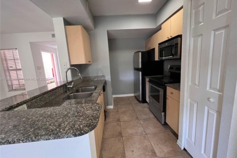 Condominio en venta en Miramar, Florida, 1 dormitorio, 78.97 m2 № 1946165 - foto 2