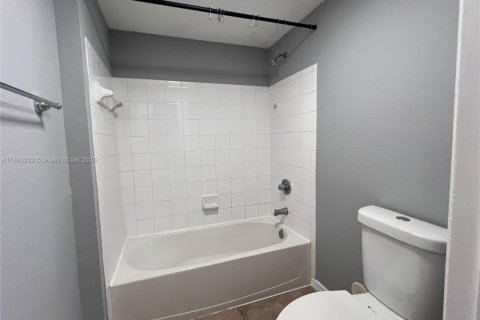 Condominio en venta en Miramar, Florida, 1 dormitorio, 78.97 m2 № 1946165 - foto 8