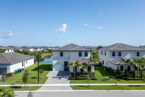Купить виллу или дом в Мирамар, Флорида 5 спален, 314.1м2, № 1966909 - фото 3