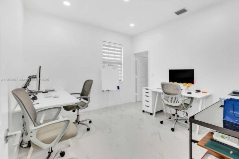 Купить виллу или дом в Мирамар, Флорида 5 спален, 314.1м2, № 1966909 - фото 21