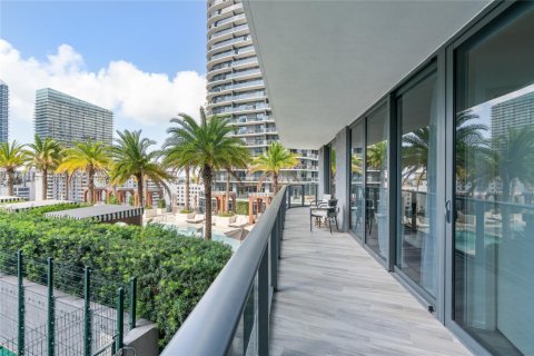 Condominio en alquiler en Miami, Florida, 3 dormitorios, 158.4 m2 № 1937787 - foto 2