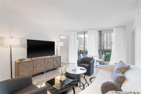 Condominio en alquiler en Miami, Florida, 3 dormitorios, 158.4 m2 № 1937787 - foto 3