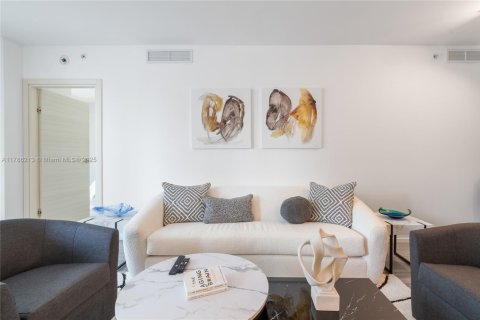 Condominio en alquiler en Miami, Florida, 3 dormitorios, 158.4 m2 № 1937787 - foto 5