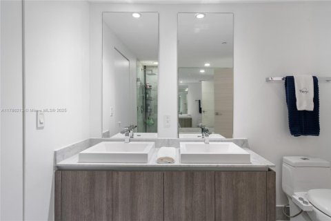 Condo in Miami, Florida, 3 bedrooms  № 1937787 - photo 24