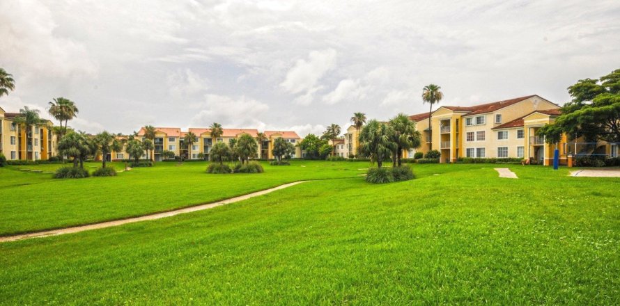 Condo in Hypoluxo, Florida, 2 bedrooms № 869868