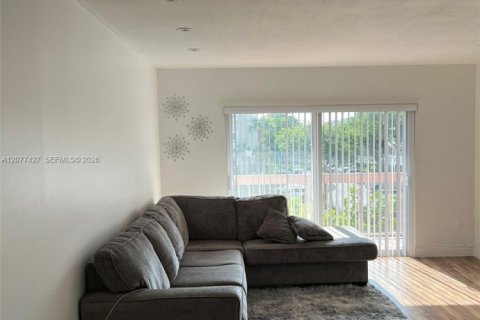 Copropriété à louer à Miami, Floride: 2 chambres, 74.69 m2 № 2323431 - photo 2