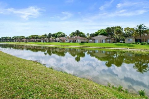 House in West Palm Beach, Florida 2 bedrooms, 122.63 sq.m. № 1822250 - photo 17