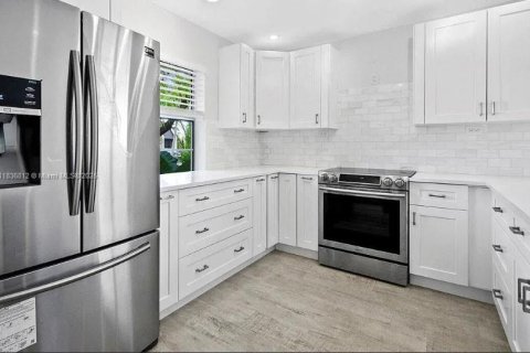 House in West Palm Beach, Florida 2 bedrooms, 122.63 sq.m. № 1822250 - photo 1