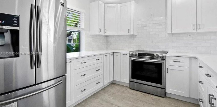 House in West Palm Beach, Florida 2 bedrooms, 122.63 sq.m. № 1822250