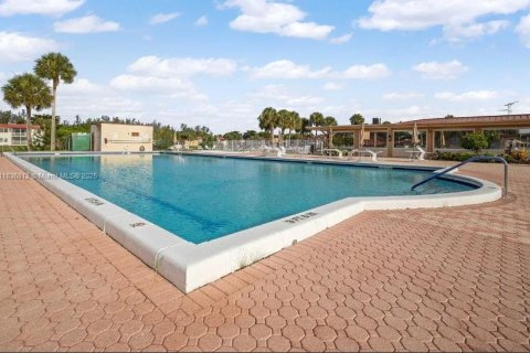 House in West Palm Beach, Florida 2 bedrooms, 122.63 sq.m. № 1822250 - photo 15
