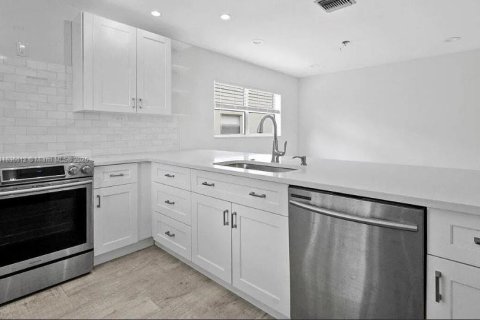 House in West Palm Beach, Florida 2 bedrooms, 122.63 sq.m. № 1822250 - photo 4