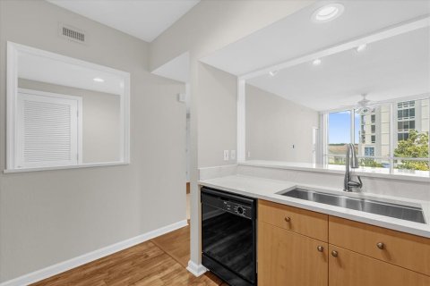 Condo in Orlando, Florida, 1 bedroom  № 1798308 - photo 8