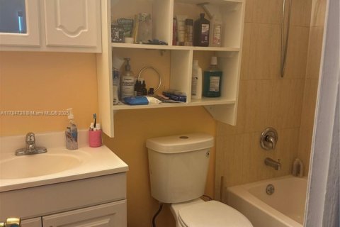 Townhouse in Miami Gardens, Florida 4 bedrooms, 115.57 sq.m. № 1697355 - photo 17