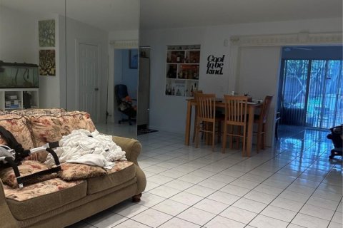 Townhouse in Miami Gardens, Florida 4 bedrooms, 115.57 sq.m. № 1697355 - photo 4