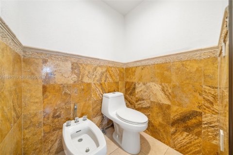 Villa ou maison à vendre à Miami, Floride: 5 chambres, 437.57 m2 № 1998704 - photo 30