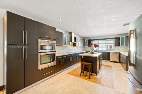 Villa ou maison à vendre à Miami, Floride: 5 chambres, 437.57 m2 № 1998704 - photo 14