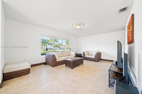 Villa ou maison à vendre à Miami, Floride: 5 chambres, 437.57 m2 № 1998704 - photo 7