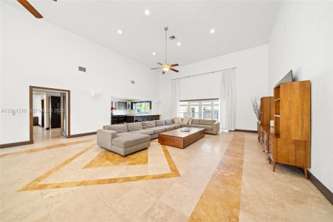 Villa ou maison à vendre à Miami, Floride: 5 chambres, 437.57 m2 № 1998704 - photo 9