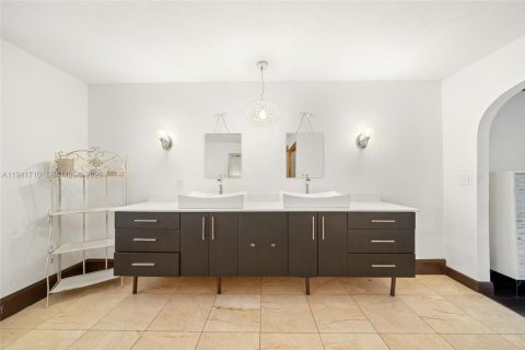 Villa ou maison à vendre à Miami, Floride: 5 chambres, 437.57 m2 № 1998704 - photo 26