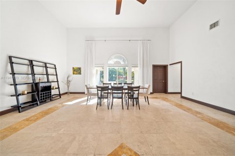 Villa ou maison à vendre à Miami, Floride: 5 chambres, 437.57 m2 № 1998704 - photo 12