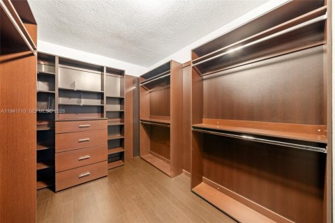 Villa ou maison à vendre à Miami, Floride: 5 chambres, 437.57 m2 № 1998704 - photo 25