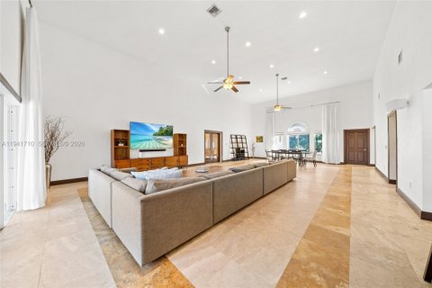 Villa ou maison à vendre à Miami, Floride: 5 chambres, 437.57 m2 № 1998704 - photo 10