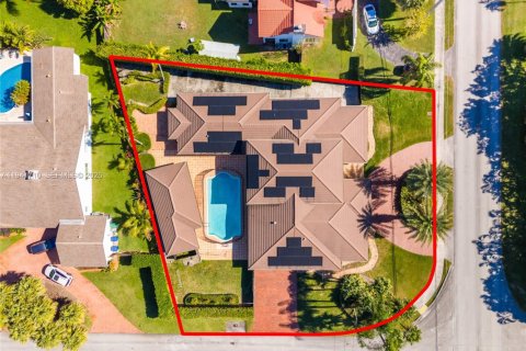 Villa ou maison à vendre à Miami, Floride: 5 chambres, 437.57 m2 № 1998704 - photo 2