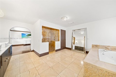 Villa ou maison à vendre à Miami, Floride: 5 chambres, 437.57 m2 № 1998704 - photo 29