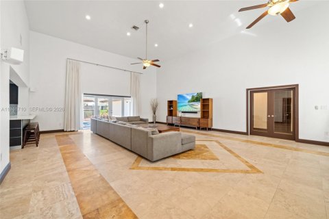 Villa ou maison à vendre à Miami, Floride: 5 chambres, 437.57 m2 № 1998704 - photo 3