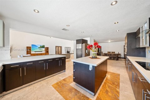 Villa ou maison à vendre à Miami, Floride: 5 chambres, 437.57 m2 № 1998704 - photo 15