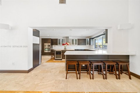 Villa ou maison à vendre à Miami, Floride: 5 chambres, 437.57 m2 № 1998704 - photo 13