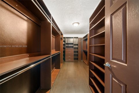Villa ou maison à vendre à Miami, Floride: 5 chambres, 437.57 m2 № 1998704 - photo 24