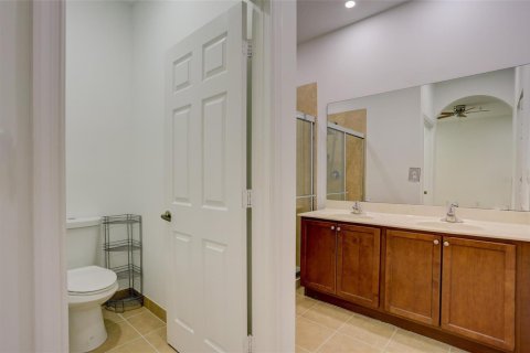Townhouse in Tamarac, Florida 3 bedrooms, 142.7 sq.m. № 2246732 - photo 8