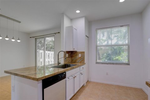 Townhouse in Tamarac, Florida 3 bedrooms, 142.7 sq.m. № 2246732 - photo 18