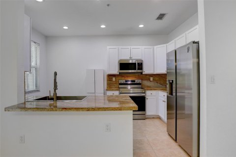 Townhouse in Tamarac, Florida 3 bedrooms, 142.7 sq.m. № 2246732 - photo 19