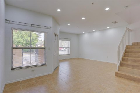 Townhouse in Tamarac, Florida 3 bedrooms, 142.7 sq.m. № 2246732 - photo 6