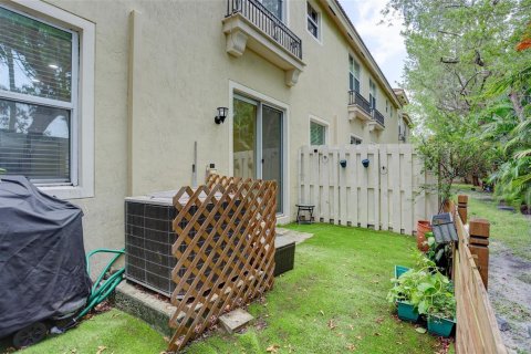 Townhouse in Tamarac, Florida 3 bedrooms, 142.7 sq.m. № 2246732 - photo 23