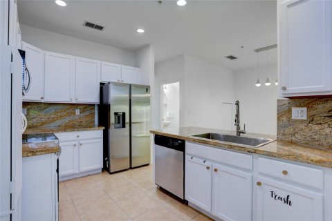 Townhouse in Tamarac, Florida 3 bedrooms, 142.7 sq.m. № 2246732 - photo 17