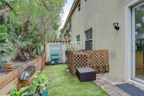 Townhouse in Tamarac, Florida 3 bedrooms, 142.7 sq.m. № 2246732 - photo 22