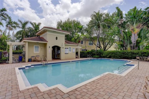 Townhouse in Tamarac, Florida 3 bedrooms, 142.7 sq.m. № 2246732 - photo 26